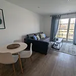 Modern Large Flat 1Min To Stockwell Station With Skyscraper View