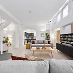 Modern 2 Bed Flat - Near Farringdon & Old Street Station - Central London