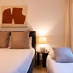 Madestays Premium Tower Hill Serviced Apartment