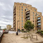 Stunning Surrey Quays Flat