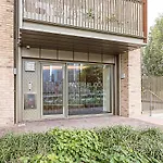 Stunning Surrey Quays Flat