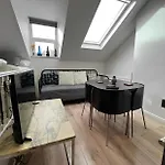 Compact Loftstudio Shepherdsbush London Nearcentre