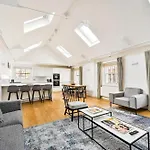 Spacious Fitzrovia Apartment 3 Bed