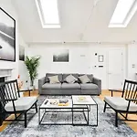 Spacious Fitzrovia Apartment 3 Bed