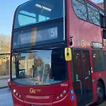 Comfortable Private Room, Steps From Metro & Elizabeth Line