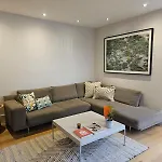 Spacious 3 Bedroom Apartment In Maida Vale