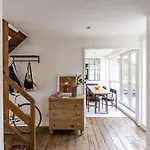 Modern Designers Flat In The Heart Of Angel