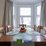 3 Bedroom Apartment By Arhouse Apartments Short Lets & Serviced Accommodation Kensal Rise With Free Wifi & Free Parking