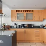 2 Bed Apartment Only Five Minutes Walk From Crossharbour