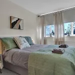 Love-All Wimbledon Apartment With Free Parking
