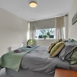 Love-All Wimbledon Apartment With Free Parking
