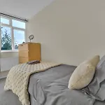 Love-All Wimbledon Apartment With Free Parking