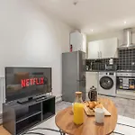 Stylish 2 Bed North London
