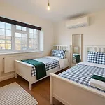 Beautiful 5 Bedroom House In Central London