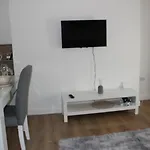 Cozy 2 Bedrooms Apartment- Vauxhall, Oval & Nine Elms