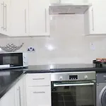 Cozy 2 Bedrooms Apartment- Vauxhall, Oval & Nine Elms