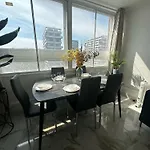 4 Bedroom Apartment Central Stylish