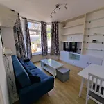 Cosy London Apartment In Great Surroundings