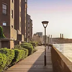 Riverside Stay With Thames Views