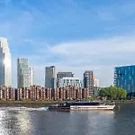 Riverside Stay With Thames Views