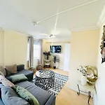 Notting Hill 2 Bedroom Cosy Apartment