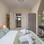 Stylish 1-Bed Spitalfields Apt - Sleeps 4 -Zone 1