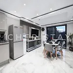 Hackney Suites - En-Suite Rooms & Amenities