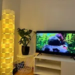 Cozy 2Br Flat , 5 Minutes From Sydenham Train Station