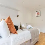 Stylish 2 Bed North London