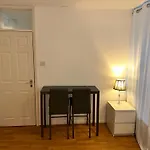 Cozy 2Br Flat , 5 Minutes From Sydenham Train Station