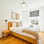 Huge 2 Bedrooms 3 Beds! Covent Gdn 3 Min To Subway