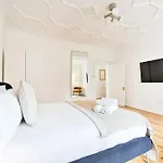 Huge 2 Bedrooms 3 Beds! Covent Gdn 3 Min To Subway