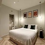 Notting Hill Hyde Park Studios By D\'Montrio