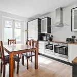 Charming 3Br By Redcliffe Gdns
