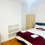 Aldgate Holiday Apartment In Central London