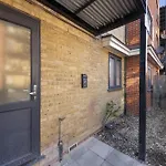 2-Bed Wembley - Free Street Parking - Work Stays Ideal