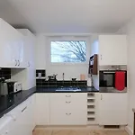 Cosy 2Bd Flat, Easy Access To City & Nature