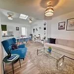 Cosy 1-Bed Flat 30Min To Central London & Parking
