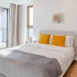 Modern 1-Bedroom - Stunning Canary Wharf Views
