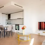 Modern 1-Bedroom - Stunning Canary Wharf Views