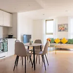 Modern 1-Bedroom - Stunning Canary Wharf Views