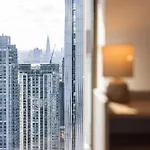 Modern 1-Bedroom - Stunning Canary Wharf Views