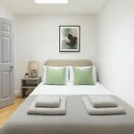 Renovated Urban Retreat In Hammersmith - Comfy & Central