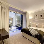 Stunning-Hyde Park- 2Bed-2Bath Luxury Single Level