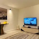 Entire 2-Bedroom Flat Close To Hyde Park, Paddington Station, Bayswater And Queensway Station