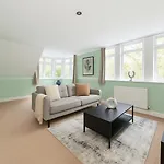 Lewisham Spacious Apartment