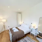Spacious Camden Apartment D2