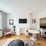 Spacious Camden Apartment D2