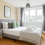 Tranquil Islington House With Garden Space