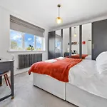 Lea Bridge Residence